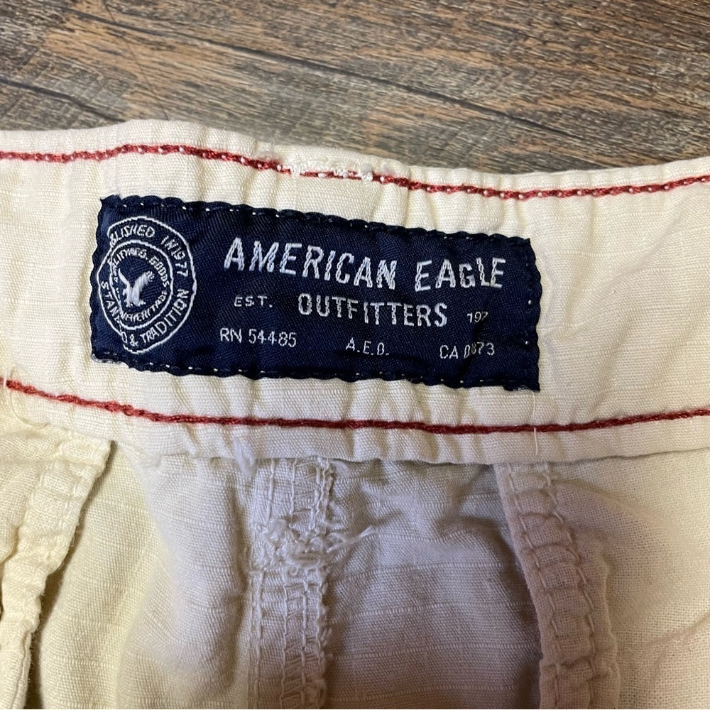 American Eagle Cargo Shorts Mens 32x11 Ivory Tan Longboard Baggy Retro - Picture 4 of 9